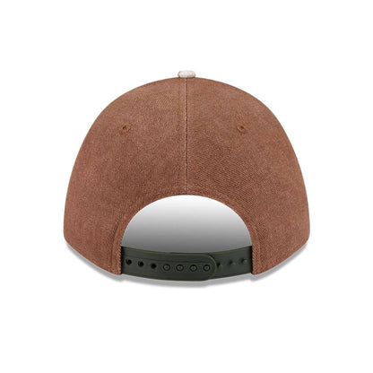 Pictured is this MLB Cotton Twill New York Yankees 9FORTY M-Crown A-Frame cap in dark beige. 5