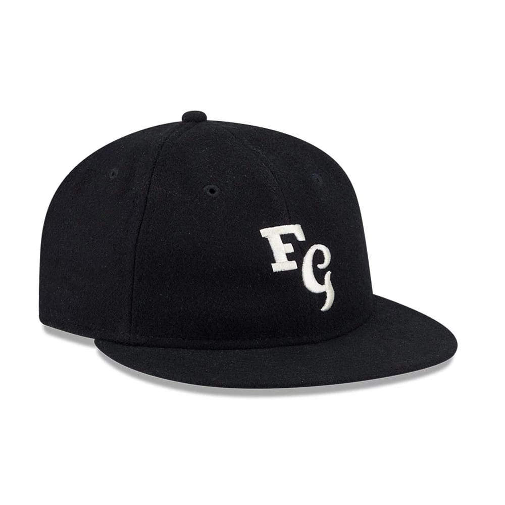 Pictured is this Fear Of God X MLB Chicago White Sox Retro Crown 59FIFTY Fitted cap in black. 4