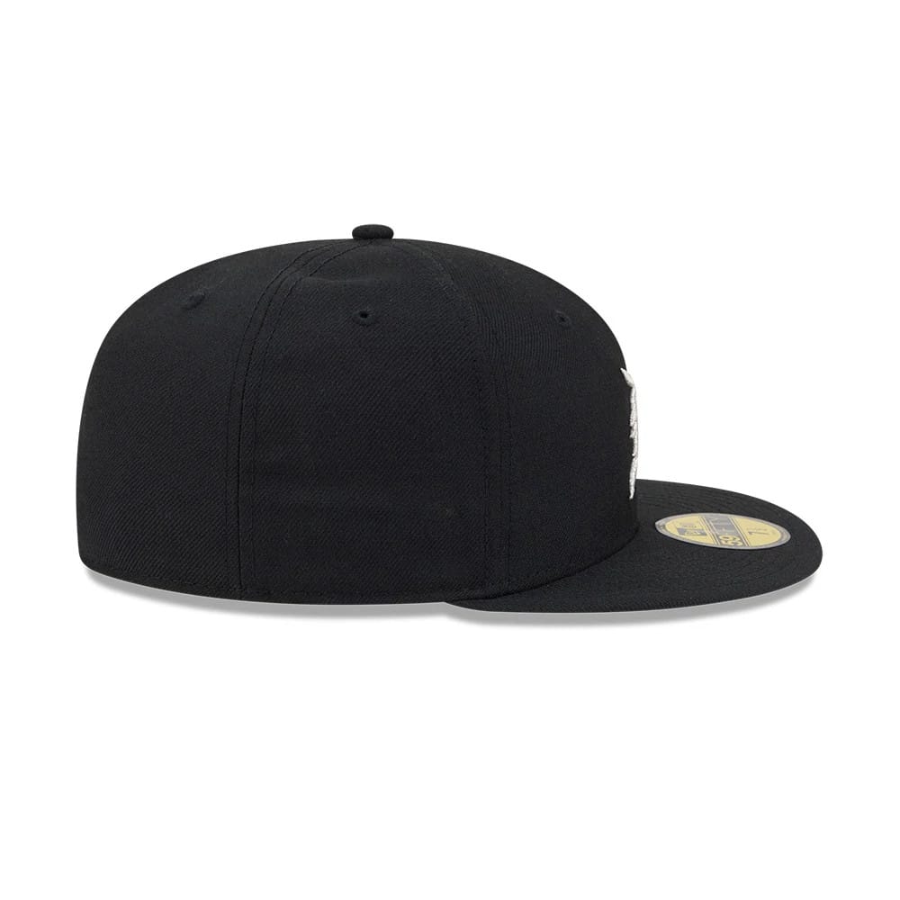 Pictured is this Fear Of God X MLB Chicago White Sox 59FIFTY Fitted cap in black. 7