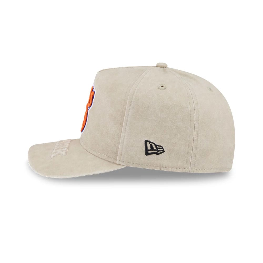 Pictured is this NBA New York Knicks 9FIFTY A-Frame Snapback cap in light beige. 5
