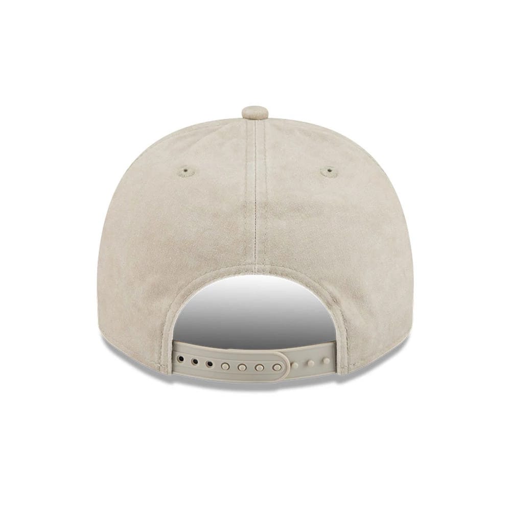 Pictured is this NBA New York Knicks 9FIFTY A-Frame Snapback cap in light beige. 6