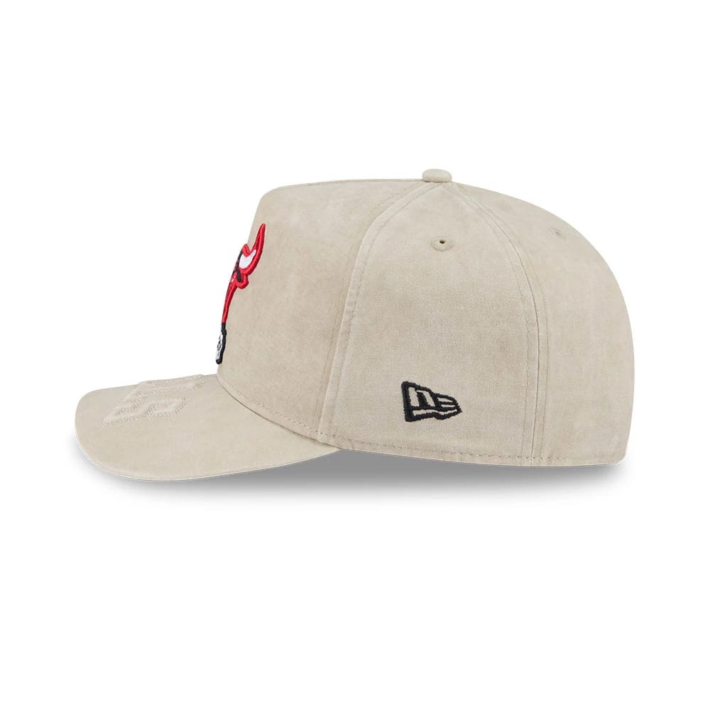 Pictured is this NBA Chicago Bulls 9FIFTY A-Frame Snapback cap in light beige. 5