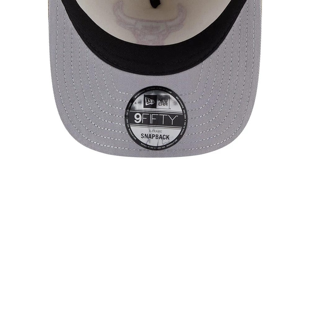 Pictured is this NBA Chicago Bulls 9FIFTY A-Frame Snapback cap in light beige. 2
