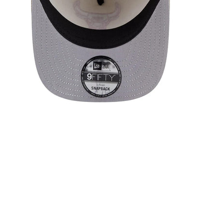 Pictured is this NBA Chicago Bulls 9FIFTY A-Frame Snapback cap in light beige. 2