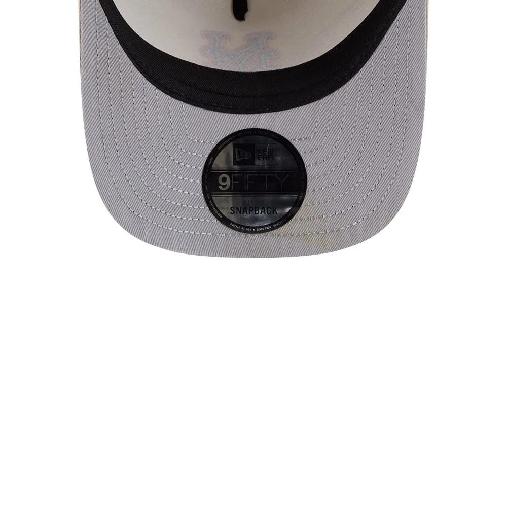Pictured is this MLB New York Mets 9FIFTY A-Frame Snapback cap in light beige. 2