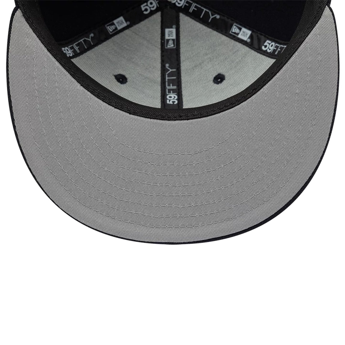 Pictured is this Gettomasa X New Era 59FIFTY Fitted cap in navy. 2