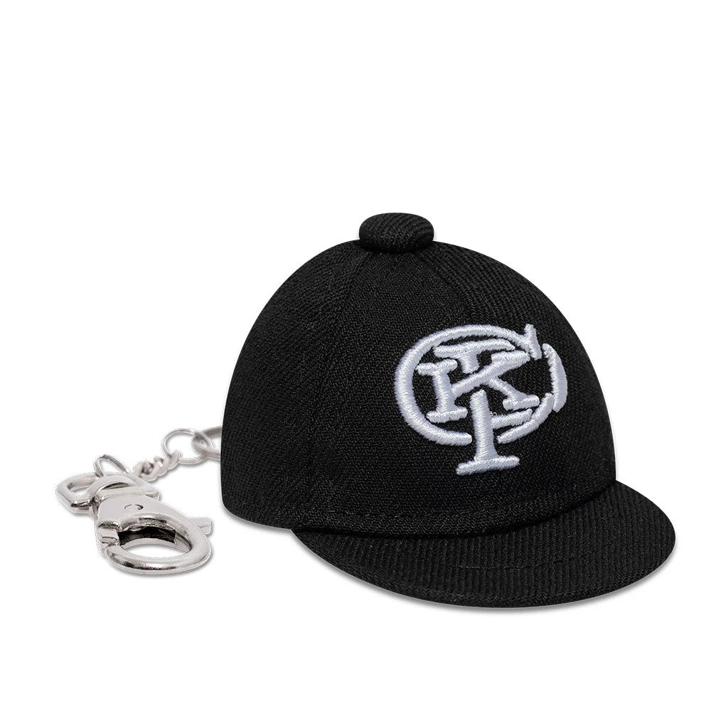 The model is wearing this Gettomasa X New Era Key Chain in black. 4