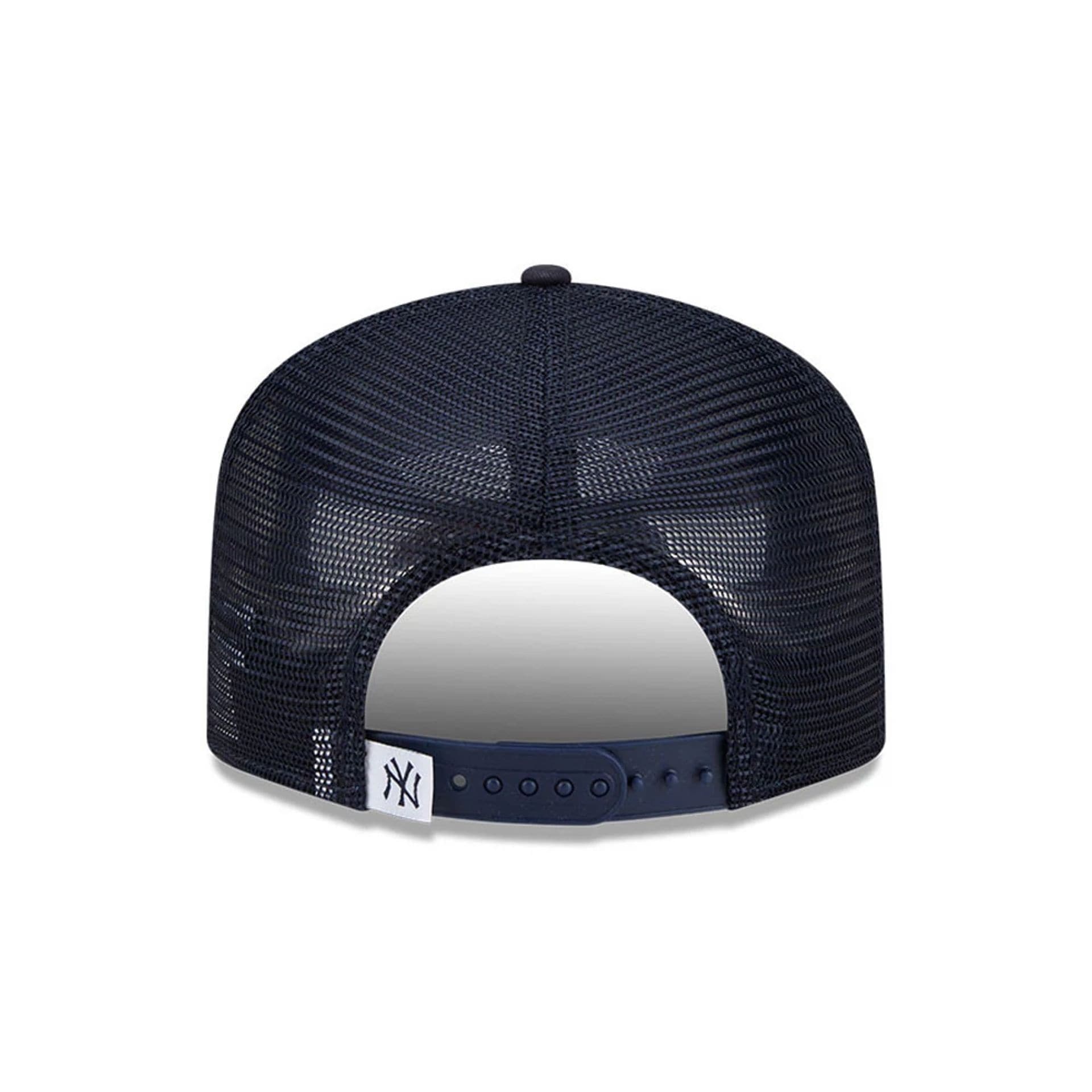 Pictured is this MLB Evergreen New York Yankees 19TWENTY cap in navy. 6