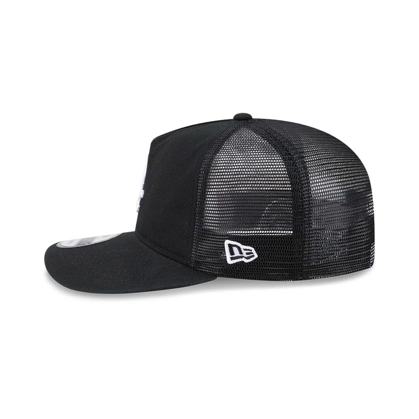 Pictured is this MLB Evergreen Chicago White Sox 19TWENTY cap in black. 6