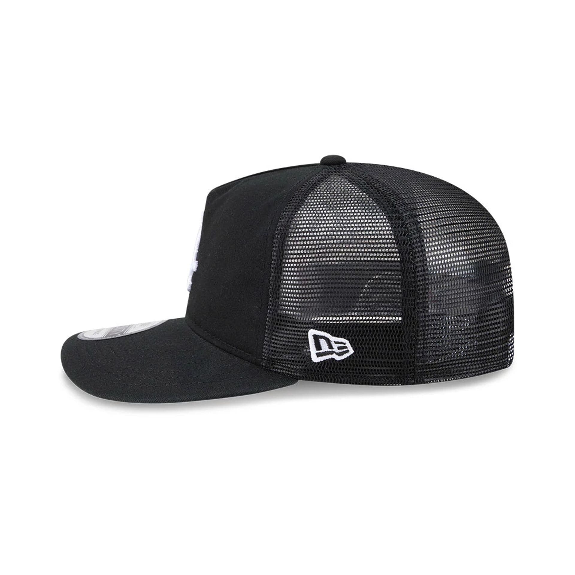 Pictured is this MLB Evergreen Chicago White Sox 19TWENTY cap in black. 6