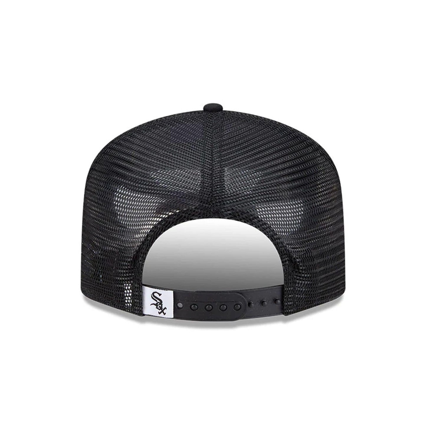 Pictured is this MLB Evergreen Chicago White Sox 19TWENTY cap in black. 5