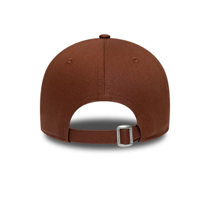 Pictured is this Williams 9FORTY cap in brown. 4