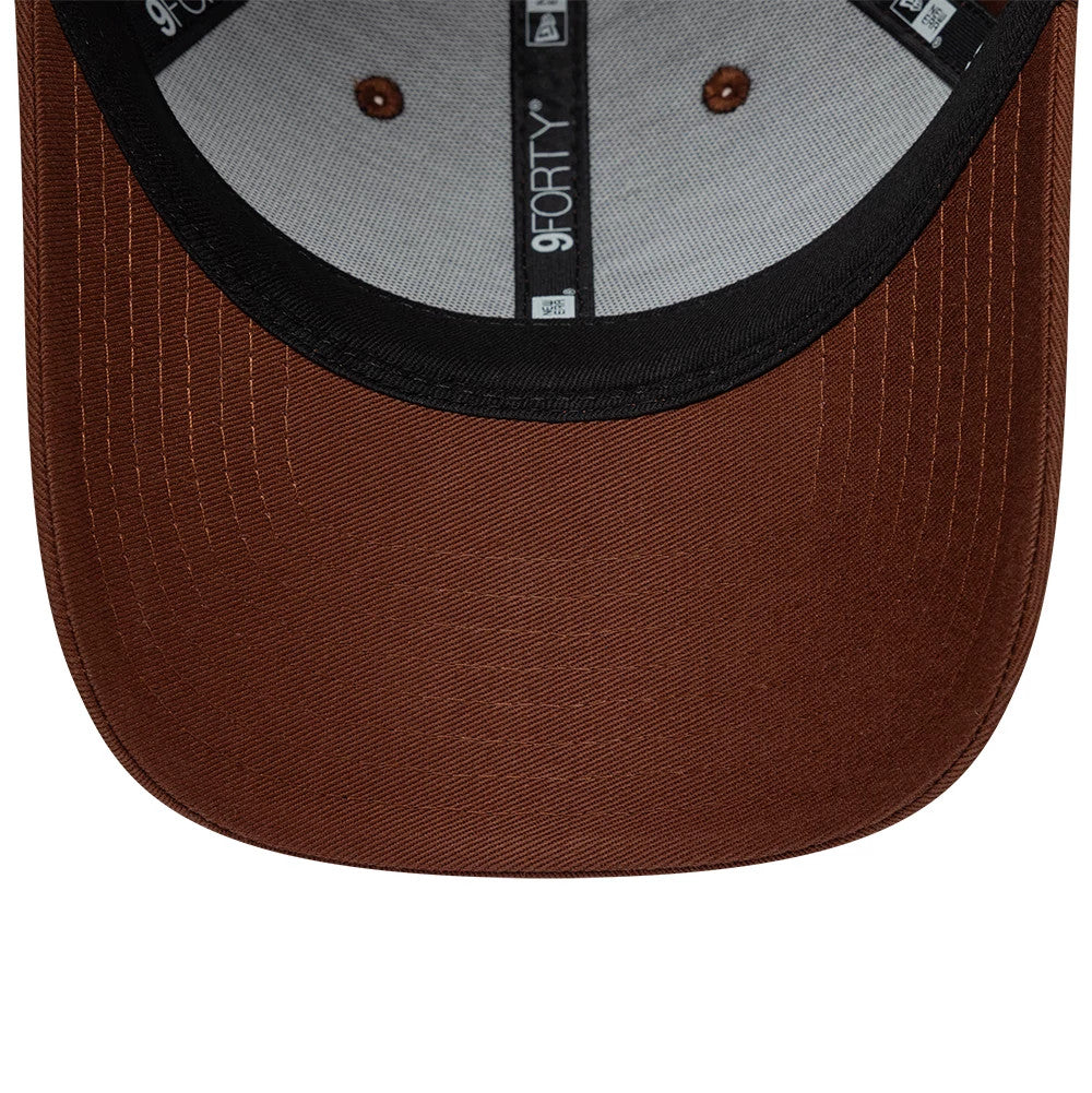 Pictured is this Williams 9FORTY cap in brown. 5