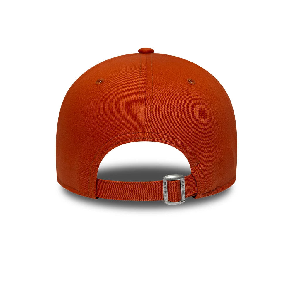 Pictured is this Paris Saint-Germain 9FORTY cap in red. 4