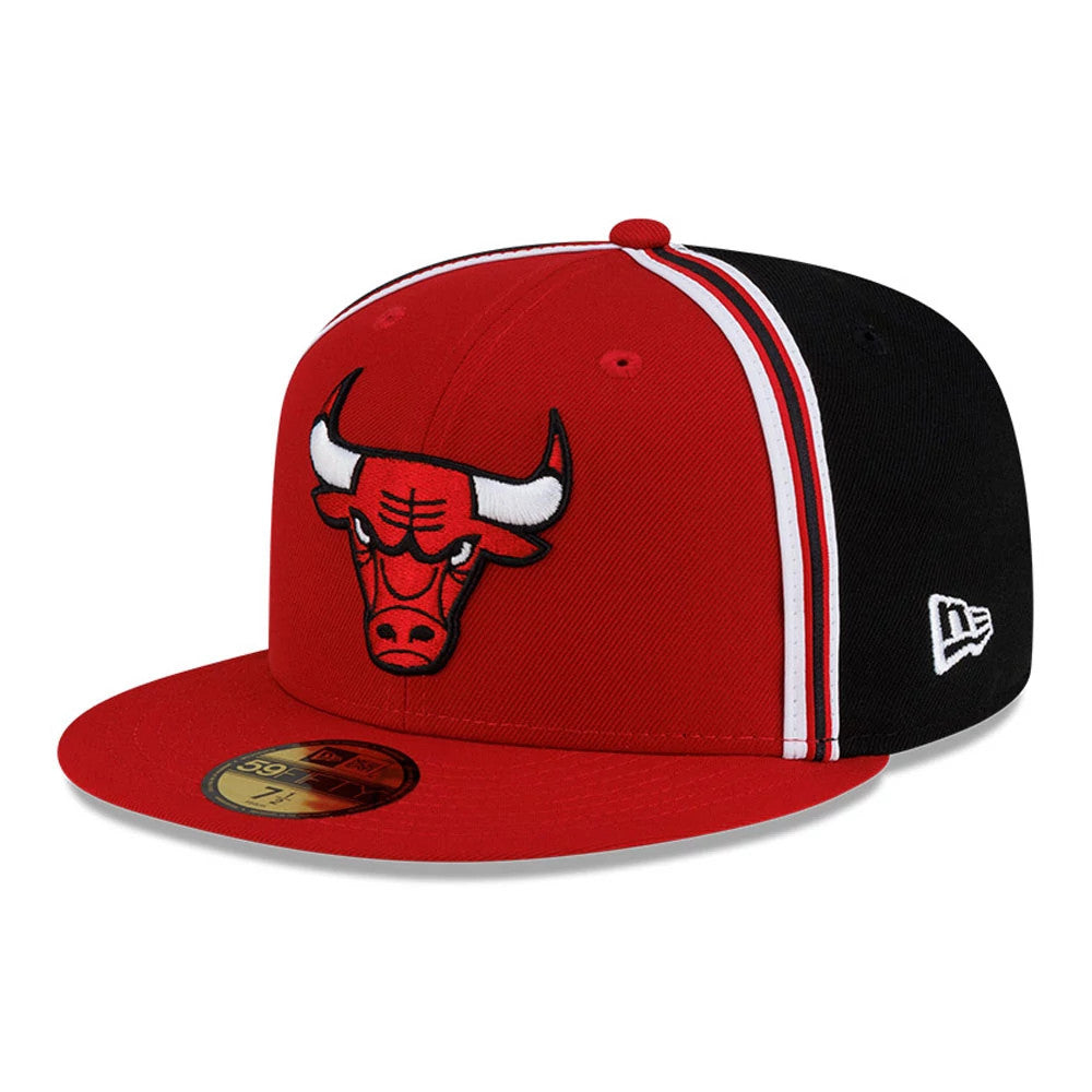 Chicago Bulls NBA Hardwood Classic Players Red New Era 59FIFTY Fitted Cap, three-quarter view showing the raised Bulls logo embroidered on the front red panel, a gold 59FIFTY size sticker, and the New Era flag logo on the black side panel.