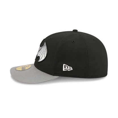 Pictured is this DC Batman 59FIFTY Fitted cap in black. 6