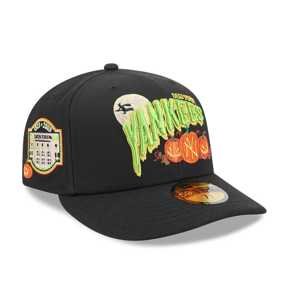 New York Yankees MLB Pumpkin Patch Black New Era 59FIFTY Fitted Cap, three-quarter view showing a raised green Yankees logo with pumpkins and a witch over the moon embroidery on the front, black visor and gold 59FIFTY size sticker.