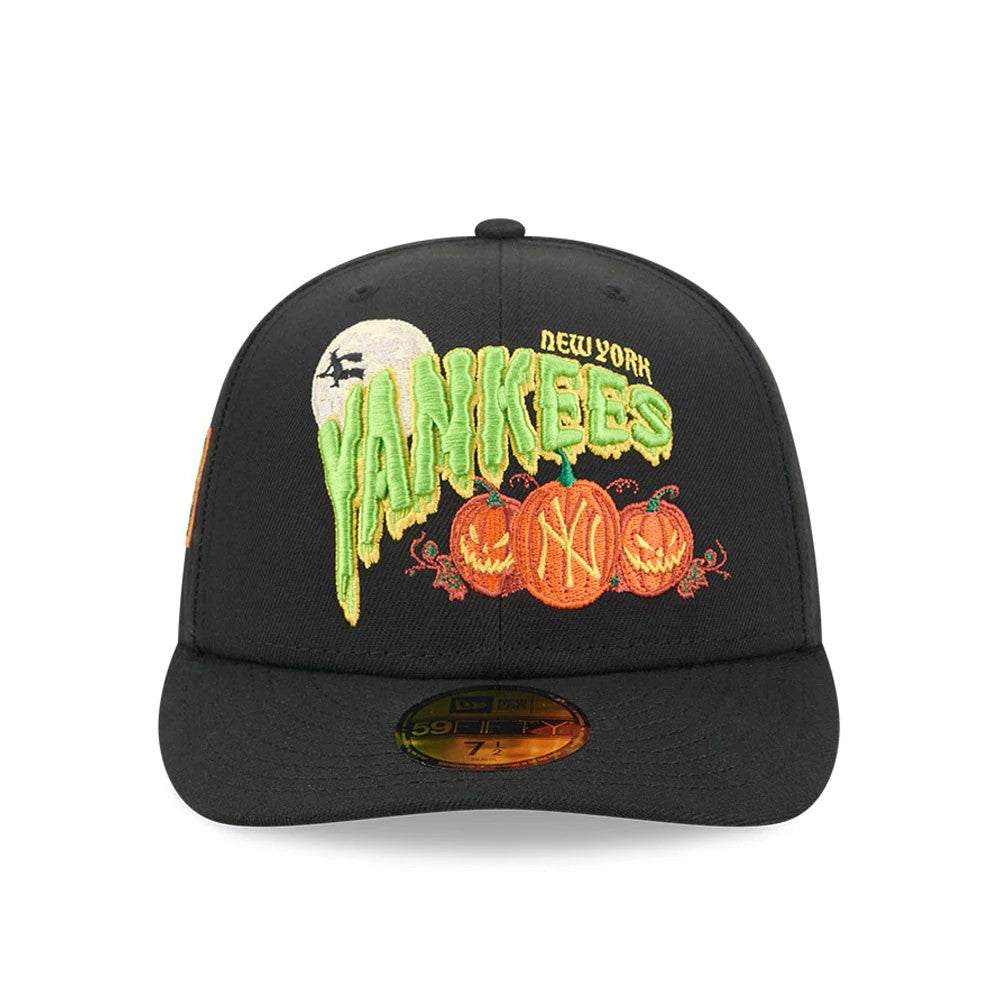 New York Yankees MLB Pumpkin Patch Black New Era 59FIFTY Fitted Cap, front view showing green Yankees logo with dripping effect, orange pumpkins and bats embroidered on the black structured crown, with a gold 59FIFTY size sticker on the visor.