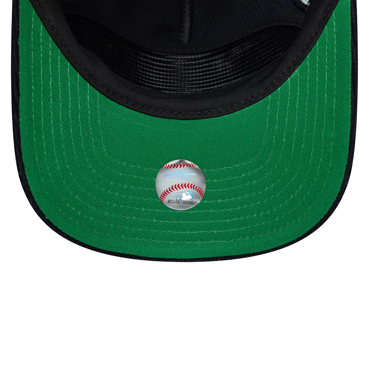 Pictured is this MLB Retro Dynasty New York Yankees Cord 19TWENTY cap in navy. 2