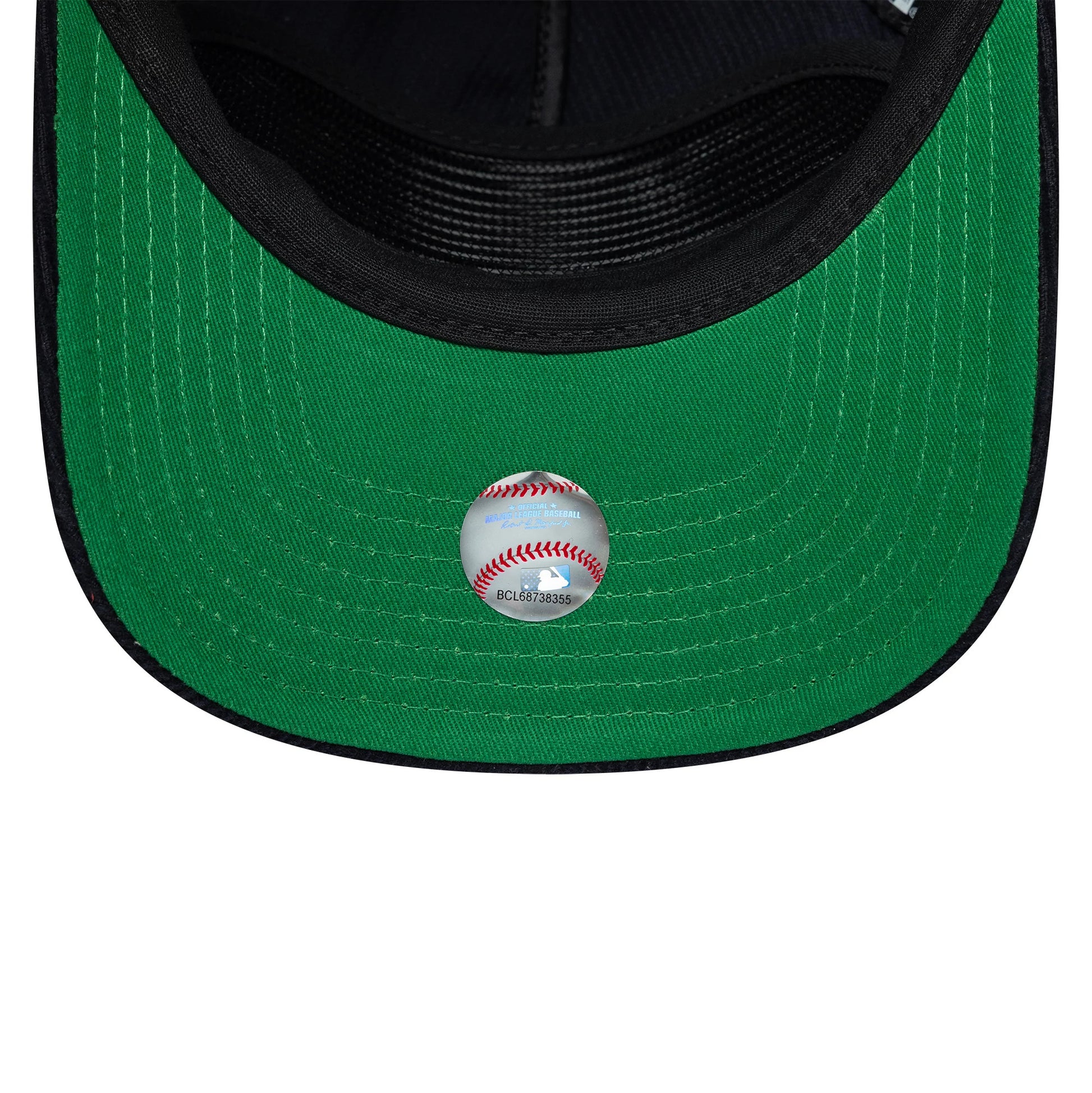 Pictured is this MLB Retro Dynasty New York Yankees Cord 19TWENTY cap in navy. 2