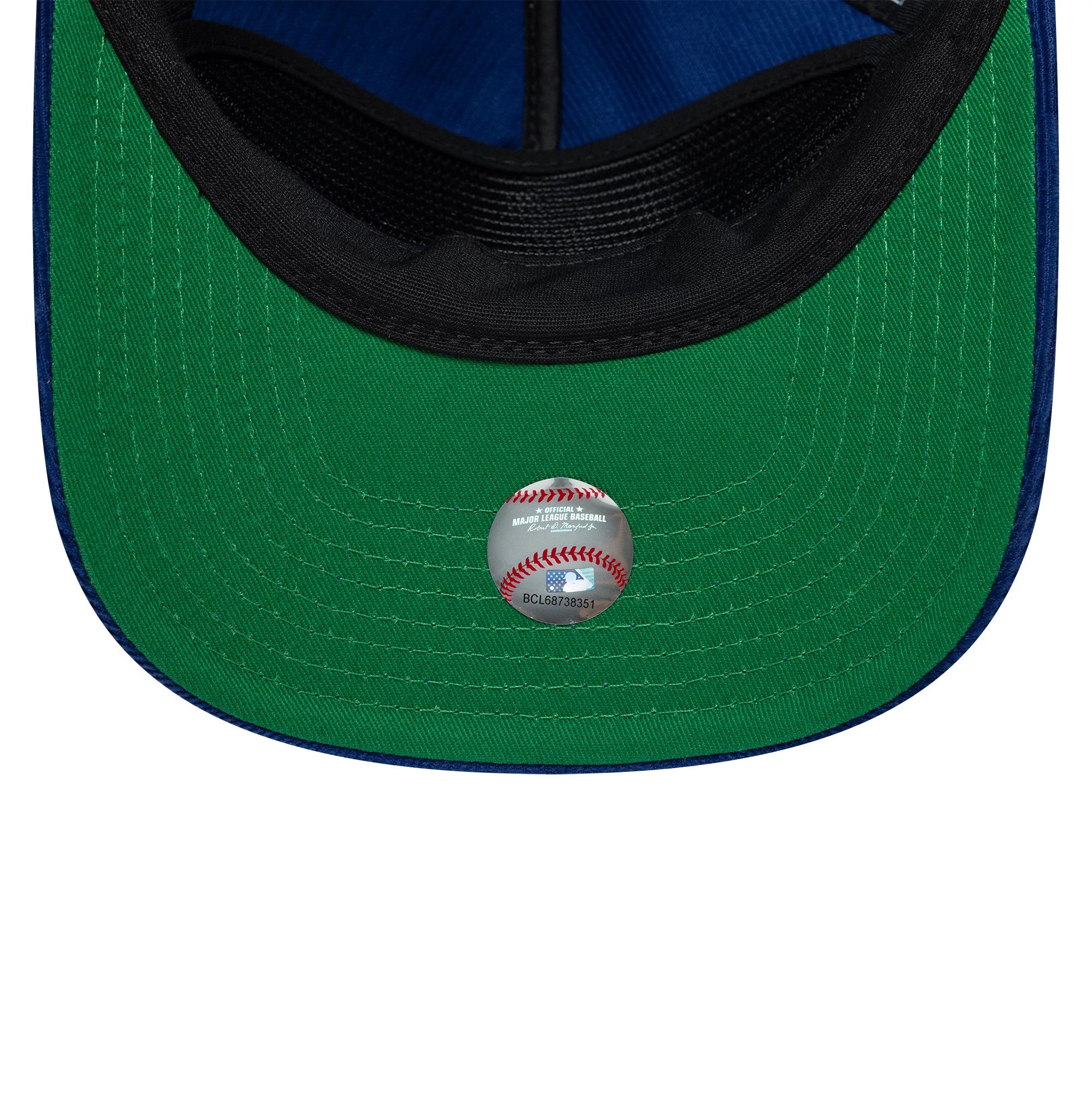 Pictured is this MLB Retro Dynasty LA Dodgers Cord 19TWENTY cap in dark blue. 2