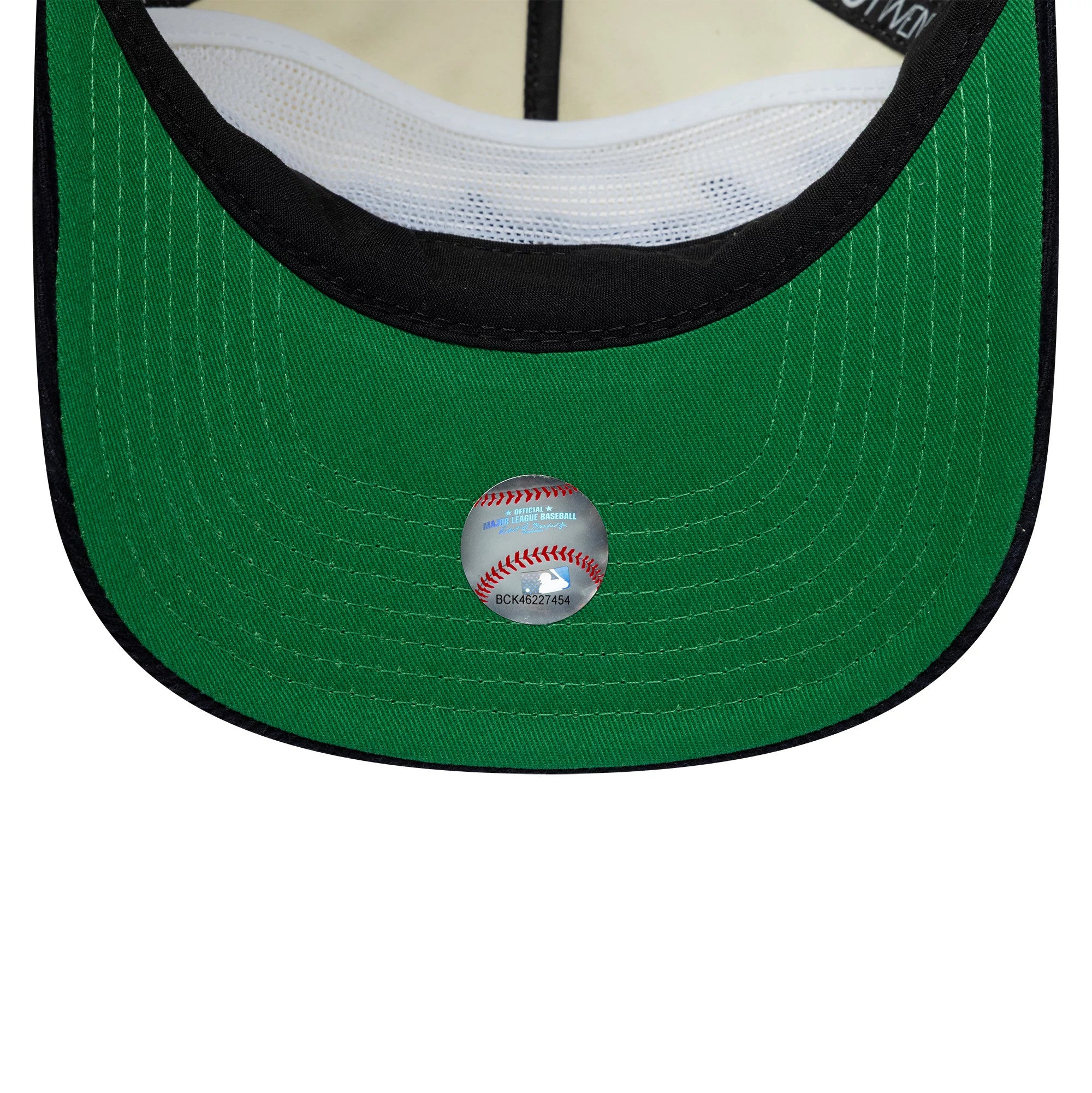 Pictured is this MLB Retro Dynasty New York Yankees 19TWENTY cap in cream & navy. 2