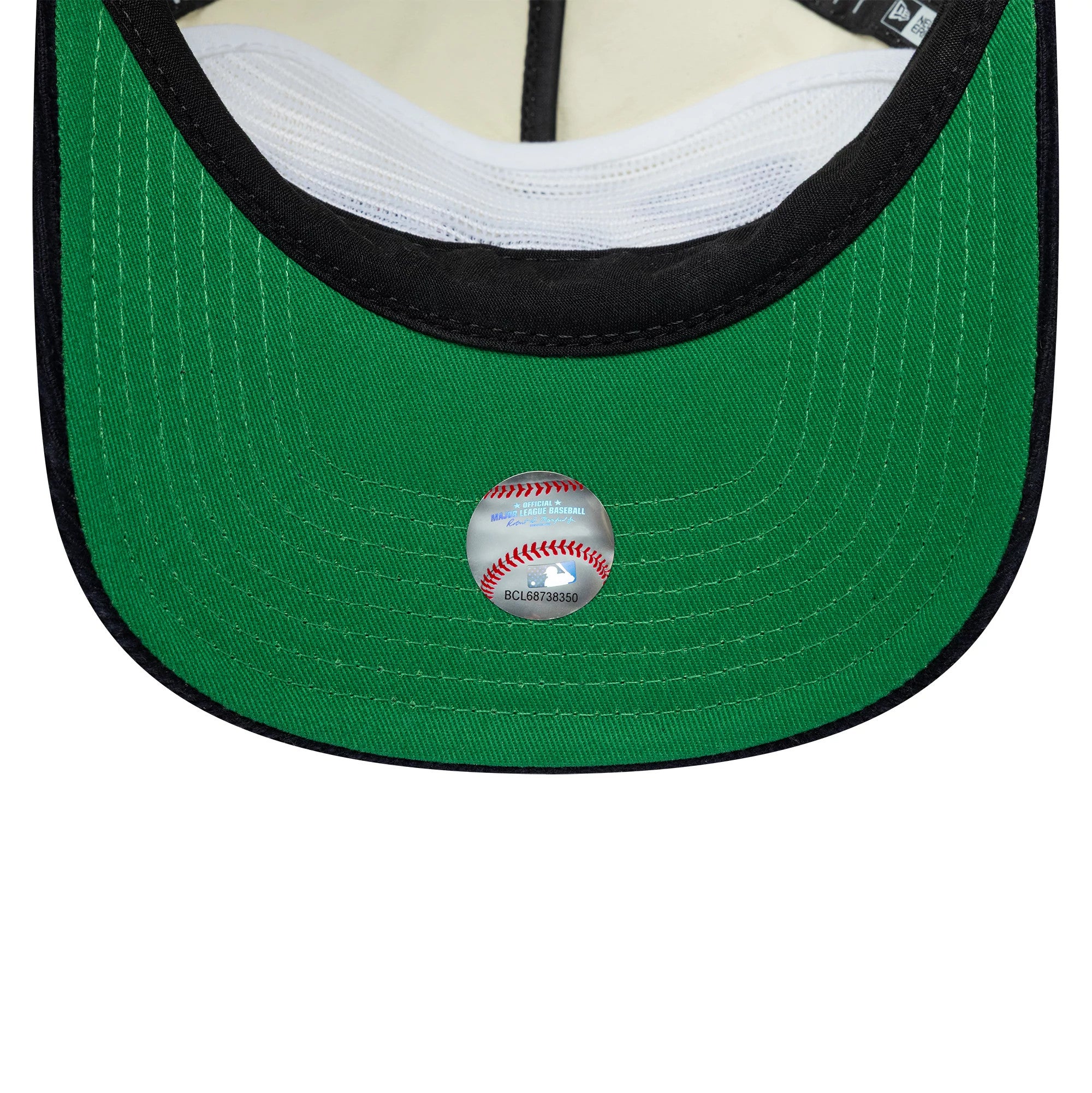 Pictured is this MLB Retro Dynasty Atlanta Braves 19TWENTY cap in cream & navy. 2