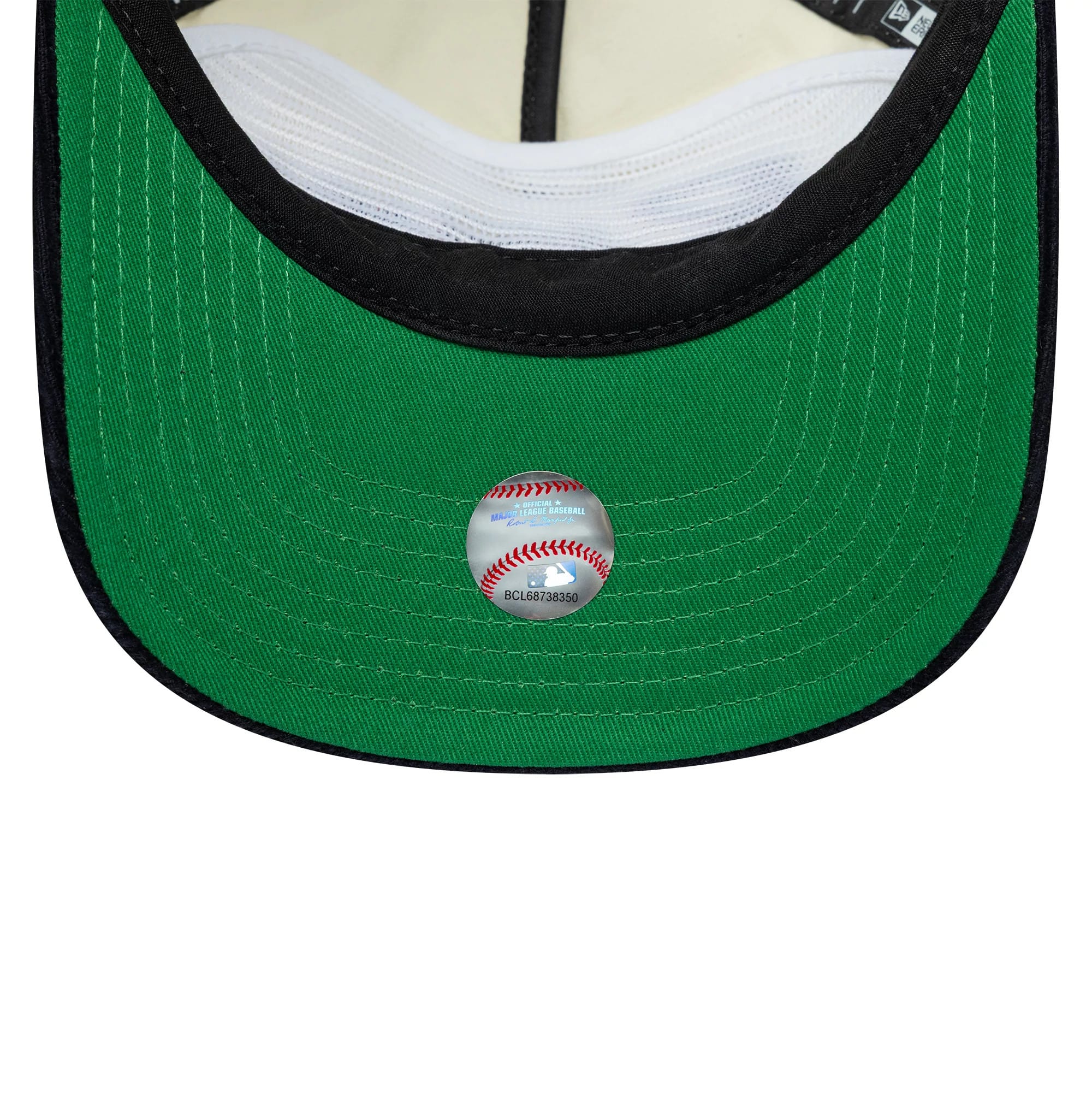 Pictured is this MLB Retro Dynasty Atlanta Braves 19TWENTY cap in cream & navy. 2