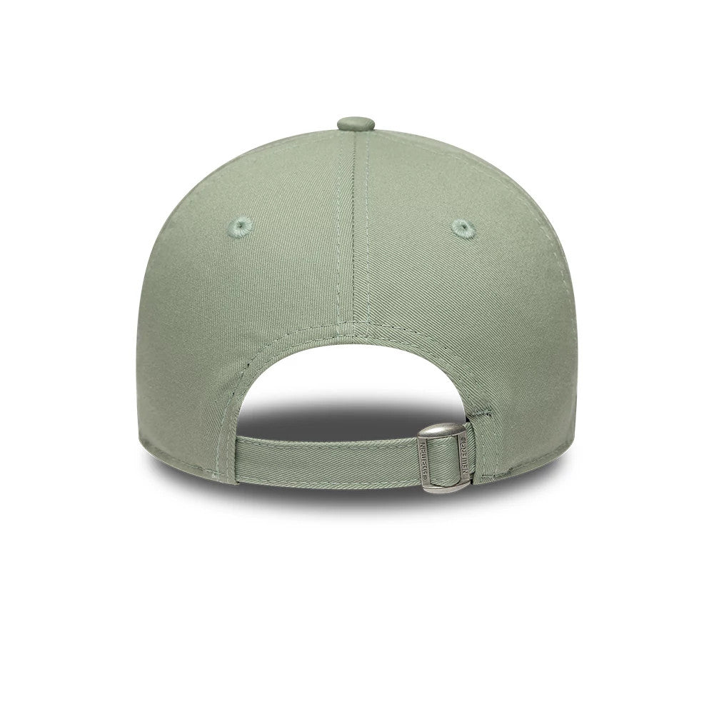Pictured is this New Era Tennis Club 9TWENTY cap in pastel green. 6
