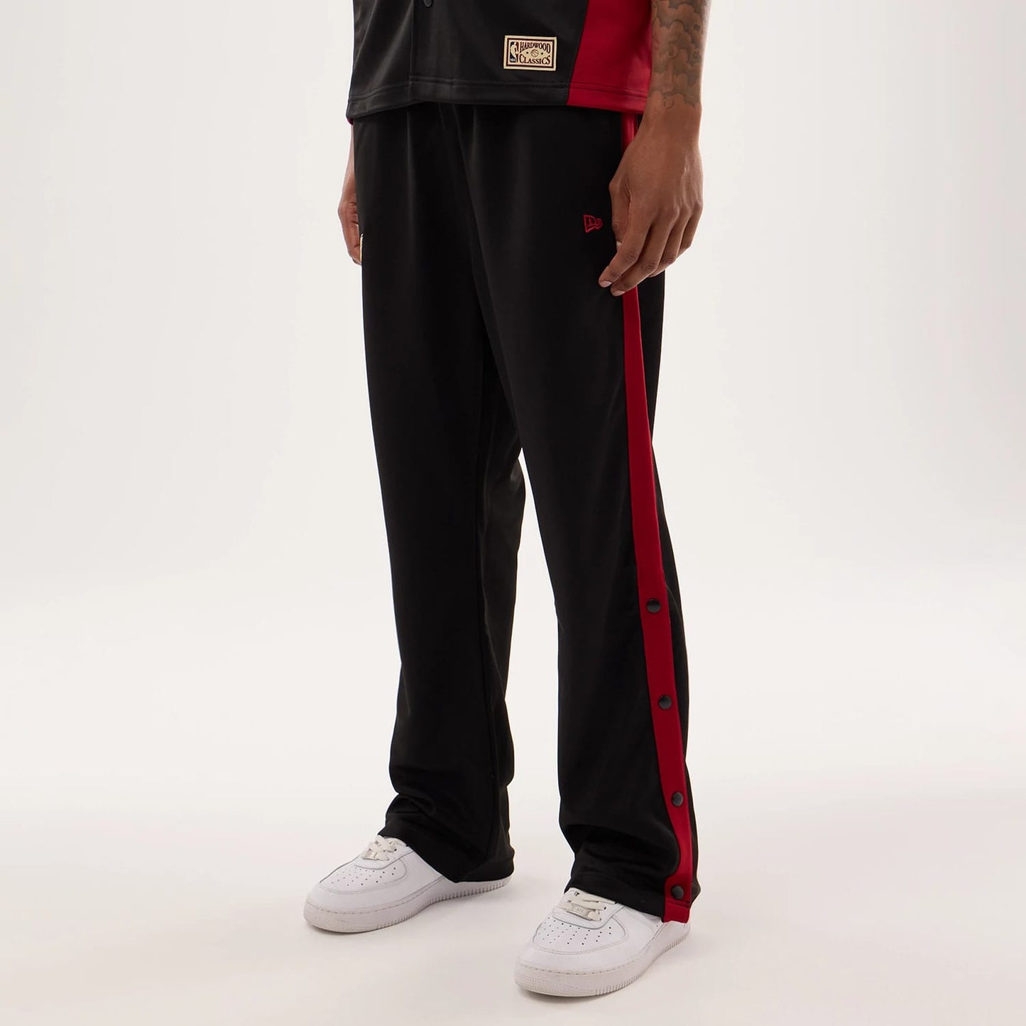 The model is wearing this NBA Hardwood Classic Straight Miami Heat Straight Leg Joggers in black. 3