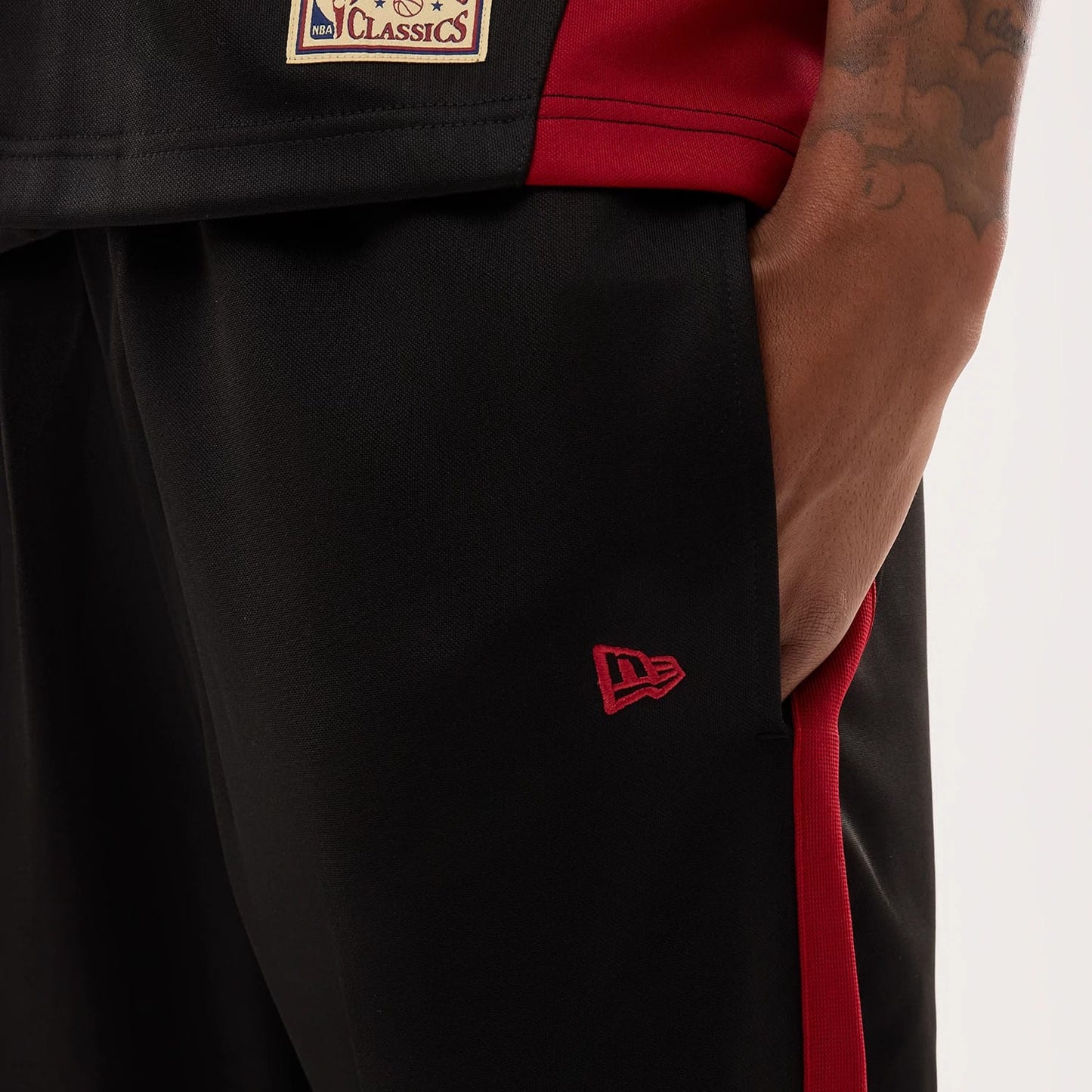 The model is wearing this NBA Hardwood Classic Straight Miami Heat Straight Leg Joggers in black. 5