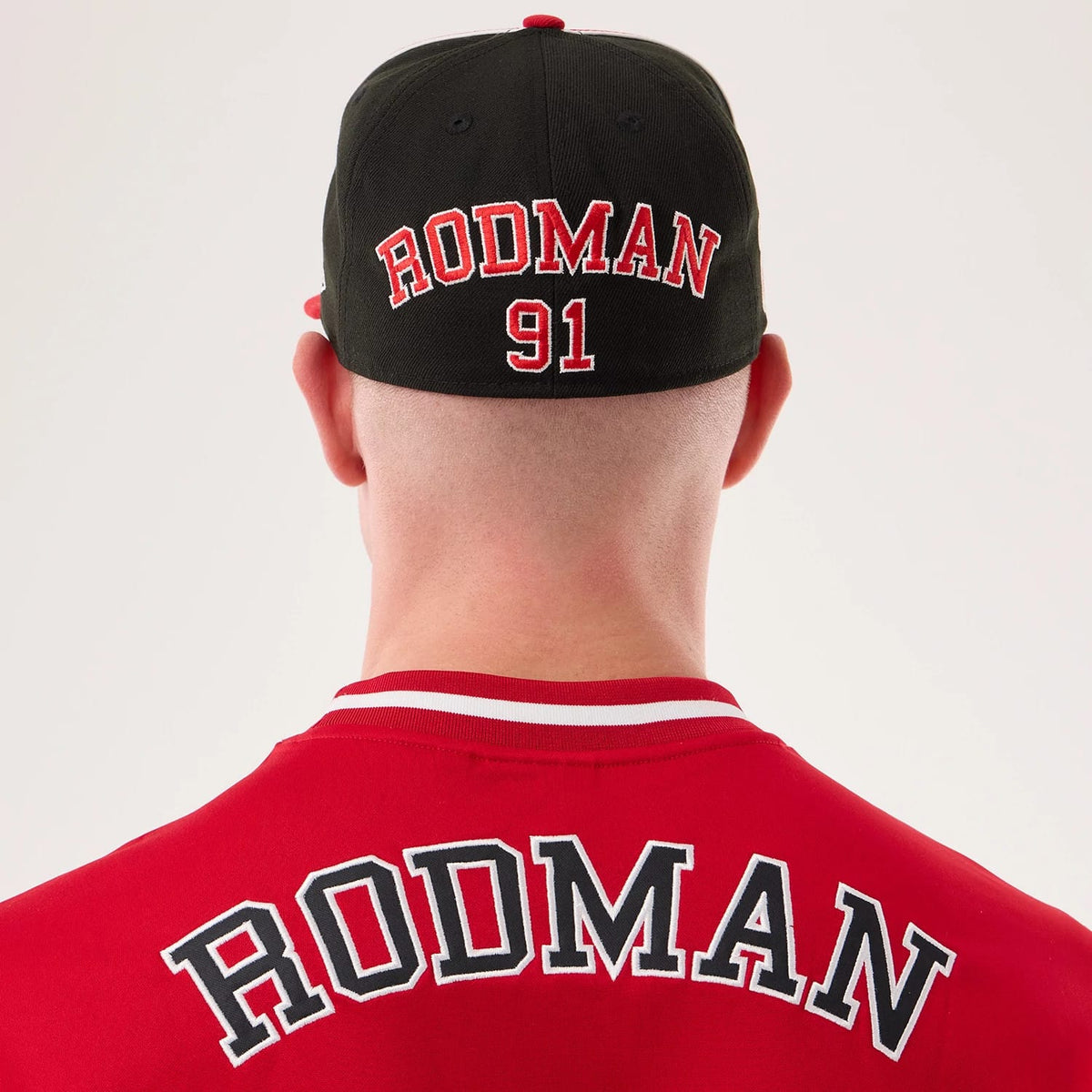 The model is wearing this NBA Hardwood Classic Mesh Oversized Chicago Bulls T-Shirt in red. 6
