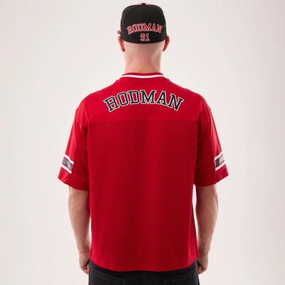 The model is wearing this NBA Hardwood Classic Mesh Oversized Chicago Bulls T-Shirt in red. 2