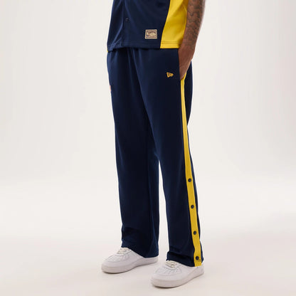 The model is wearing this NBA Hardwood Classic Straight Golden State Warriors Straight Leg Joggers in dark blue. 1