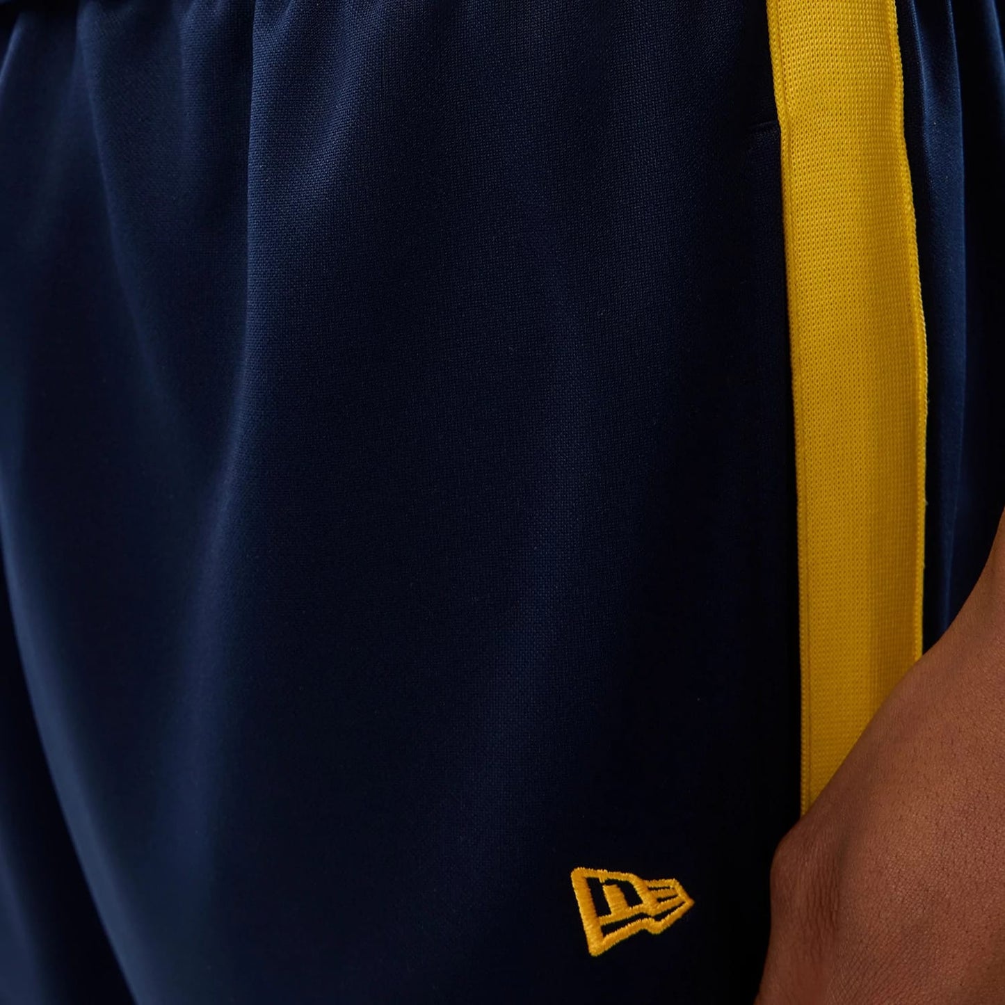 The model is wearing this NBA Hardwood Classic Straight Golden State Warriors Straight Leg Joggers in dark blue. 5