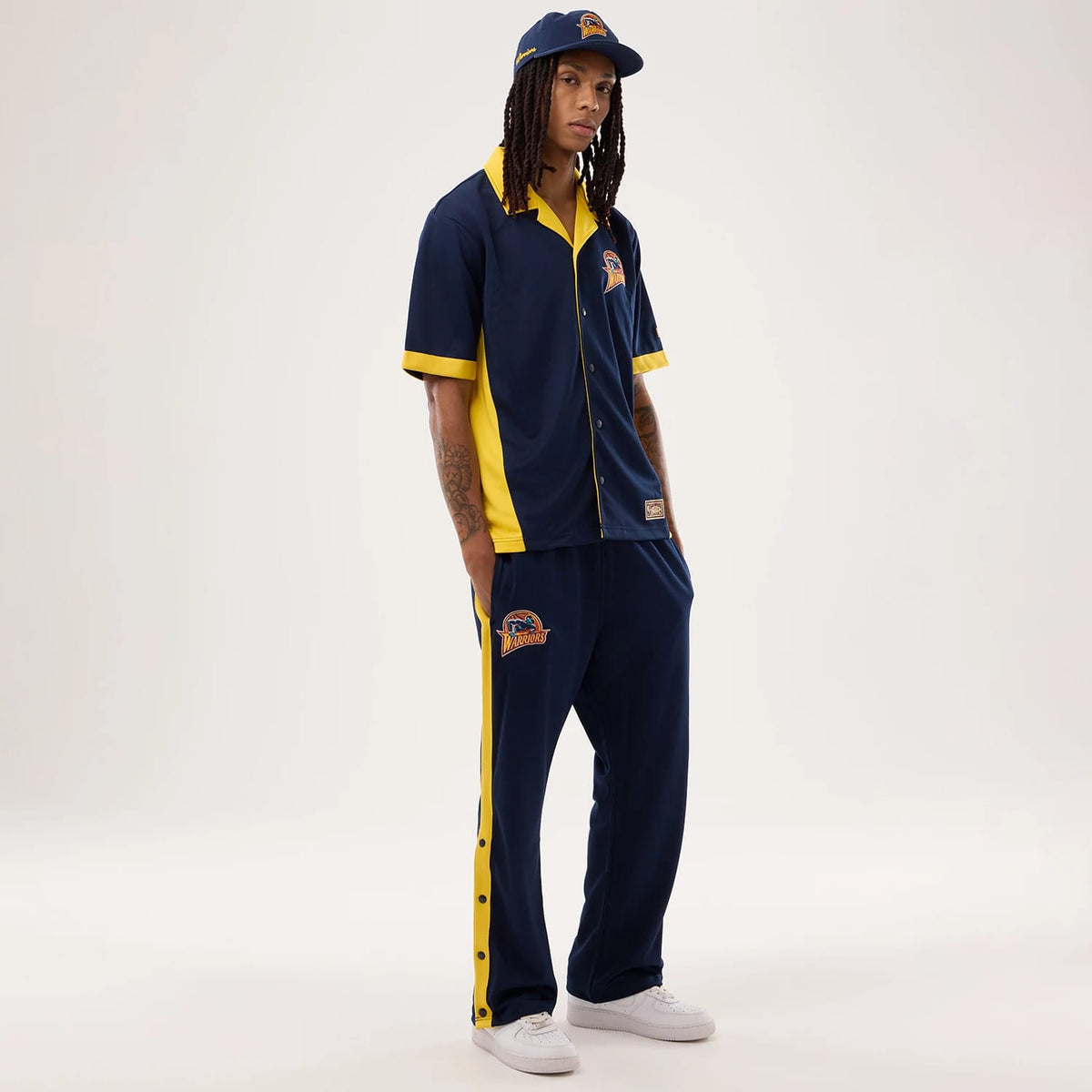The model is wearing this NBA Hardwood Classic Straight Golden State Warriors Straight Leg Joggers in dark blue. 8