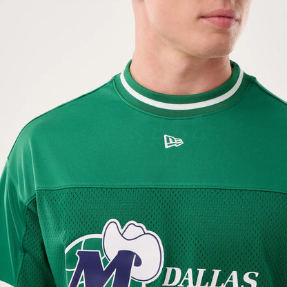 The model is wearing this NBA Hardwood Classic Mesh Oversized Dallas Mavericks T-Shirt in green. 5
