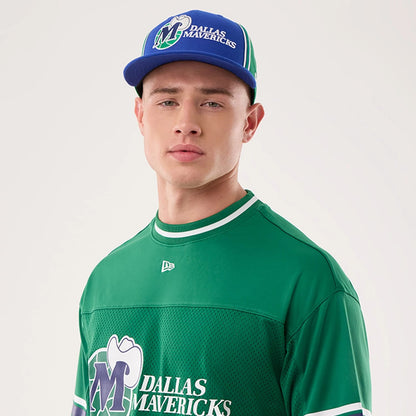 The model is wearing this NBA Hardwood Classic Mesh Oversized Dallas Mavericks T-Shirt in green. 6