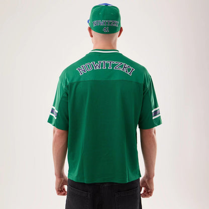 The model is wearing this NBA Hardwood Classic Mesh Oversized Dallas Mavericks T-Shirt in green. 2