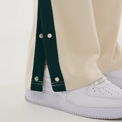 The model is wearing this NBA Hardwood Classic Straight Seattle Supersonics Straight Leg Joggers in light beige. 5