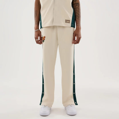 The model is wearing this NBA Hardwood Classic Straight Seattle Supersonics Straight Leg Joggers in light beige. 1