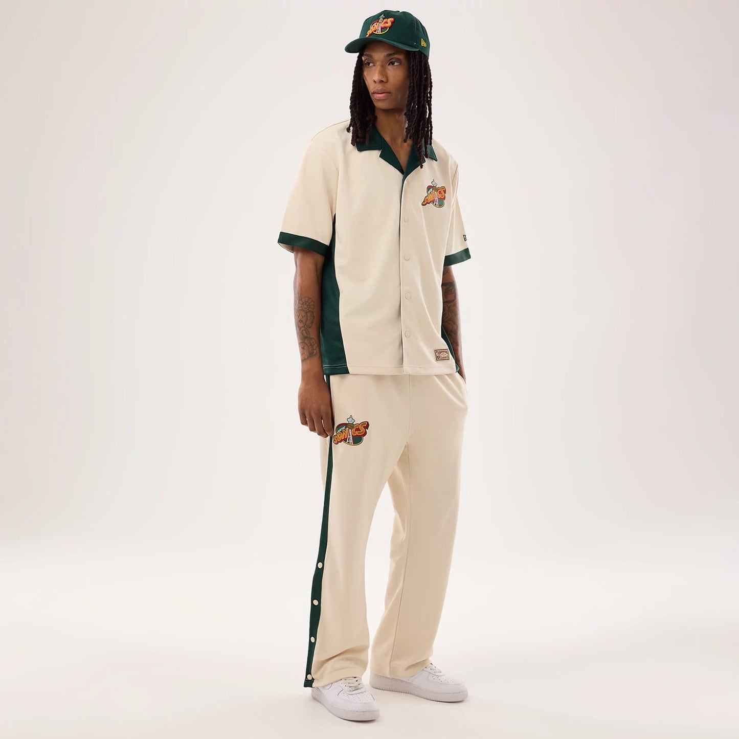 The model is wearing this NBA Hardwood Classic Straight Seattle Supersonics Straight Leg Joggers in light beige. 8