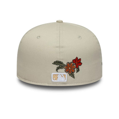 Pictured is this MLB Floral Chicago White Sox 59FIFTY Fitted cap in light beige. 4
