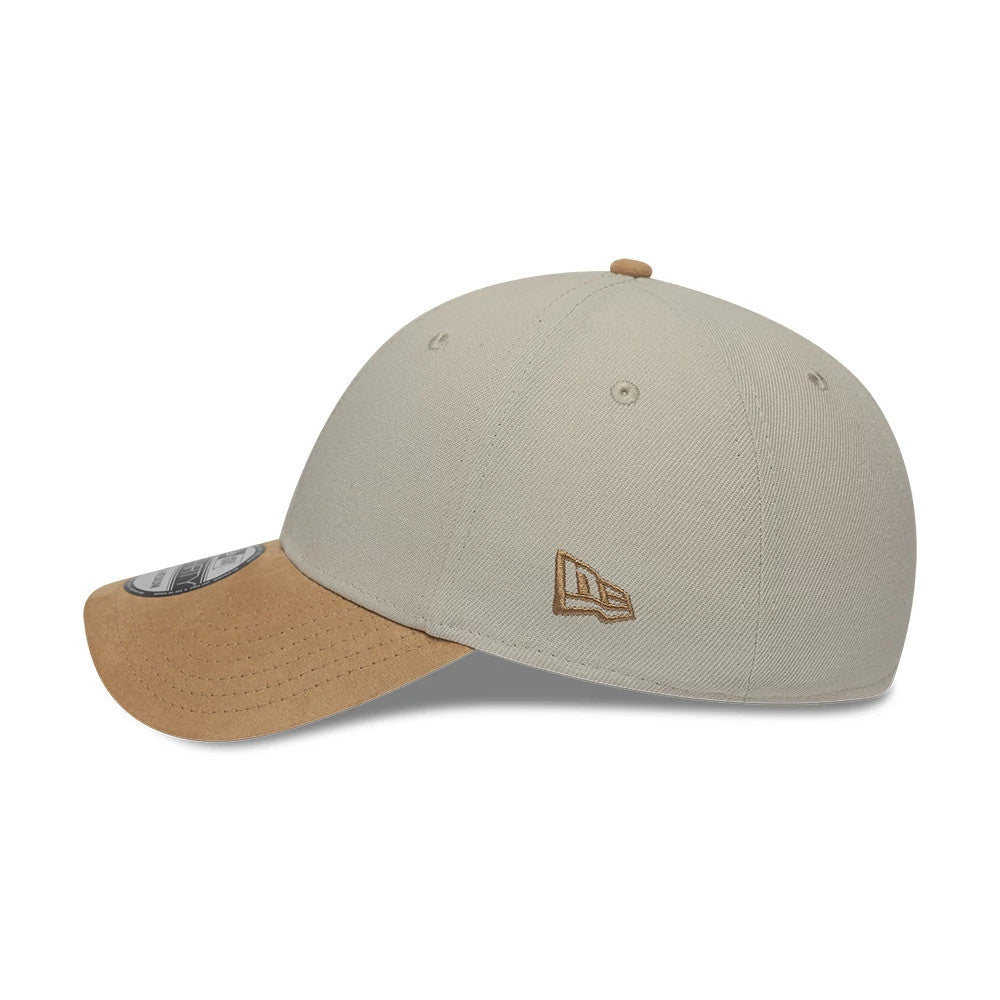Pictured is this New Era Suede Visor 39THIRTY Stretch Fit cap in light beige. 5