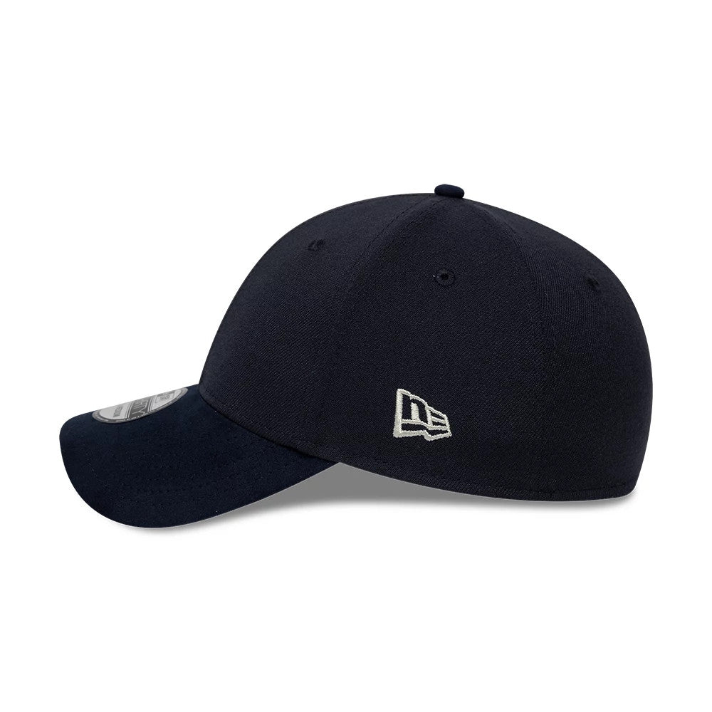 Pictured is this New Era Suede Visor 39THIRTY Stretch Fit cap in navy. 5