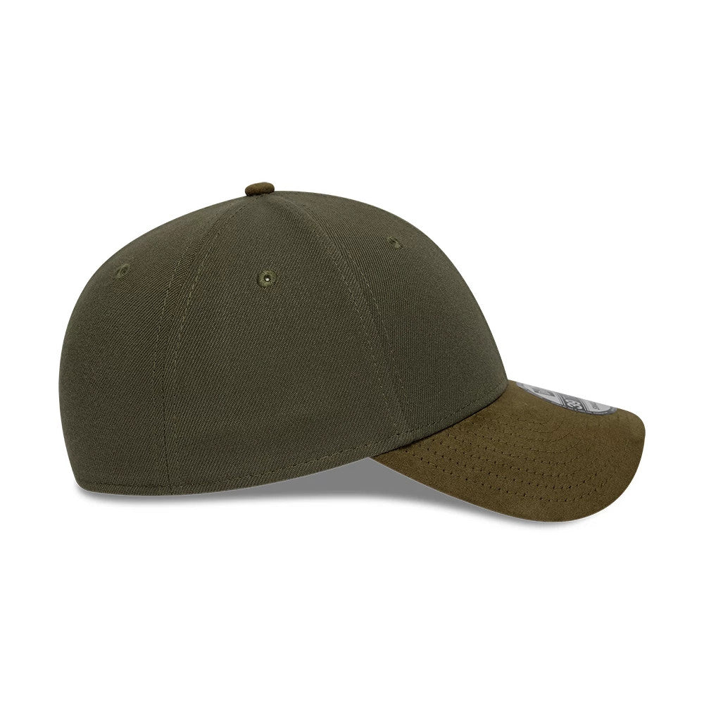 Pictured is this New Era Suede Visor 39THIRTY Stretch Fit cap in green. 5