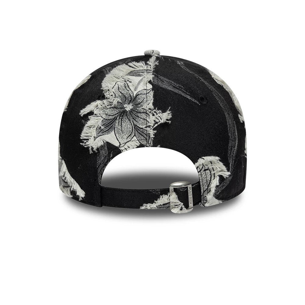 Pictured is this MLB Frayed New York Yankees 9TWENTY cap in black. 6