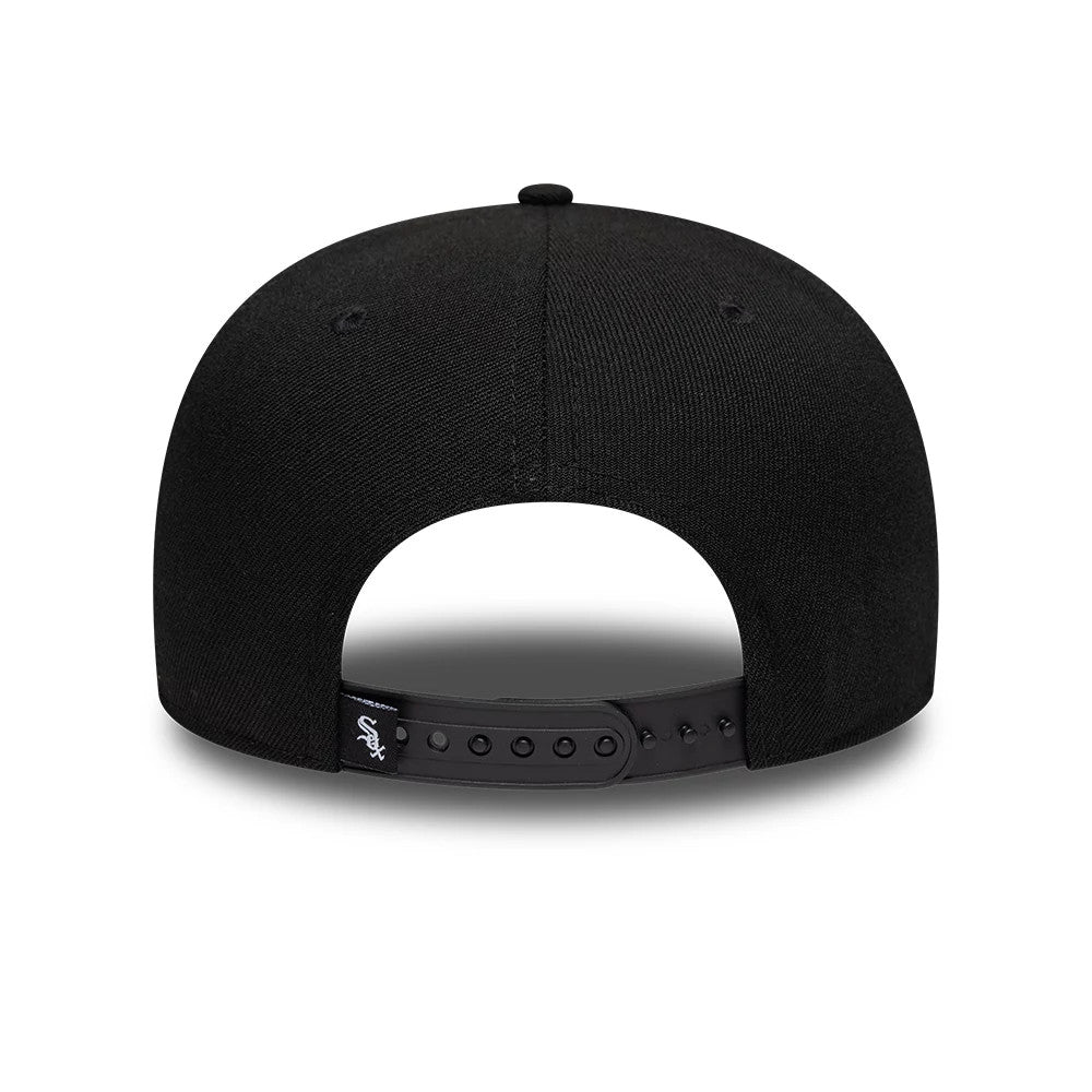 Pictured is this MLB Floral Chicago White Sox 9FIFTY Snapback cap in black. 5