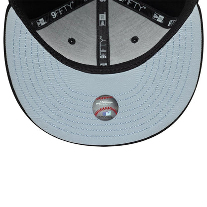 Pictured is this MLB Floral Chicago White Sox 9FIFTY Snapback cap in black. 2