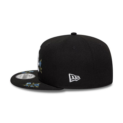 Pictured is this MLB Floral Chicago White Sox 9FIFTY Snapback cap in black. 6